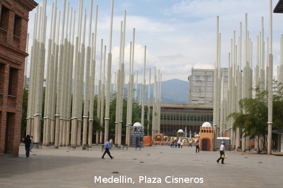 0896_medellin_plaza_cisneros.jpg